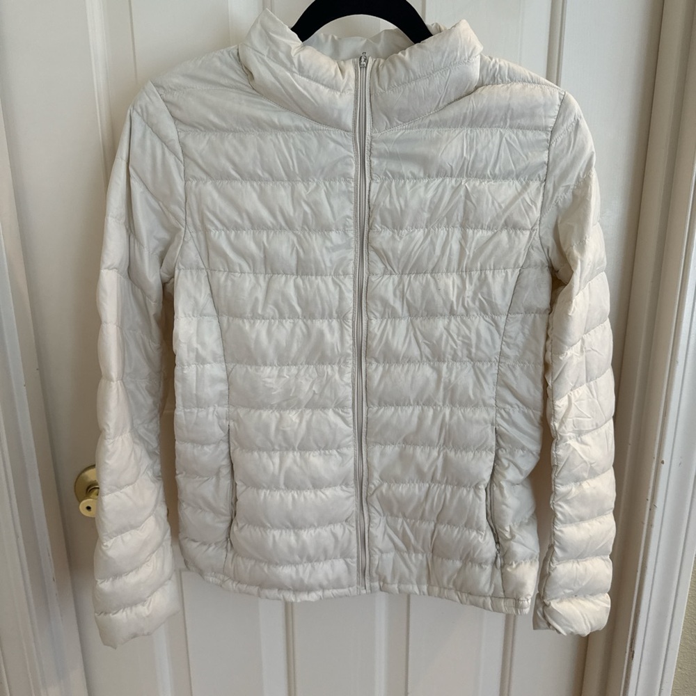 Uniqlo White Puffer Jacket Lightweight Modern Design